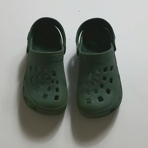 Kids green size small water (croc) shoes